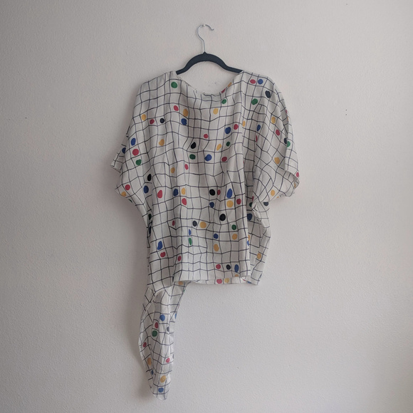 Graphic top with bottom tie loop belt - Picture 3 of 4